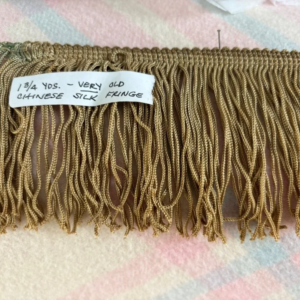 Vintage Chinese gold silk fringe trim, measuring approximately 1.75 yards. - Picture 1 of 6